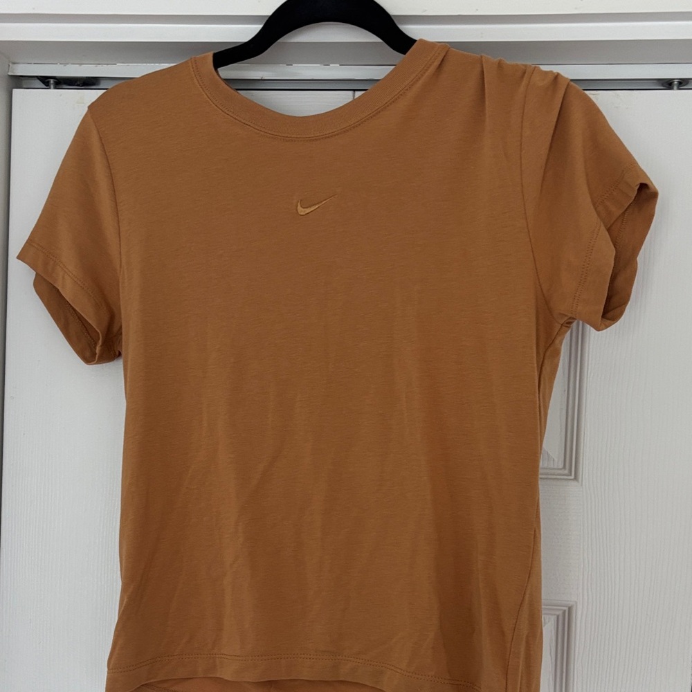 Nike Women's Brown Short Sleeve Tee
